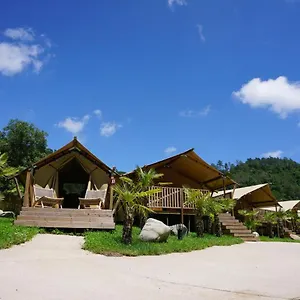  Lodge Bora España